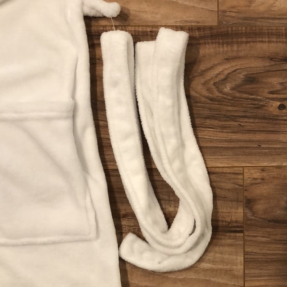 Soft White Robe - Picture 3 of 6